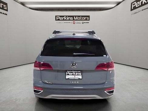 Used 2023 Volkswagen Taos SE FWD image 4