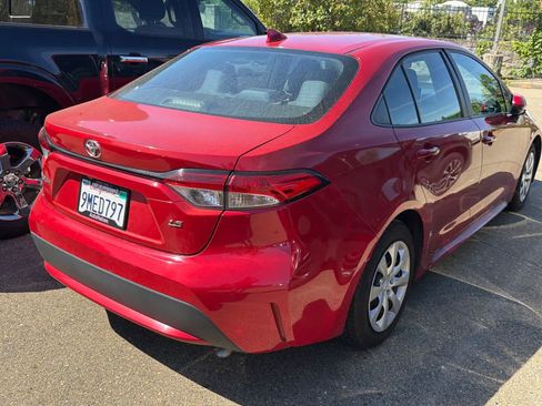 Used 2021 Toyota Corolla LE FWD image 2