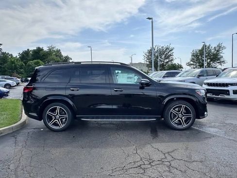 New 2026 Mercedes-Benz GLS 450 4MATIC image 17