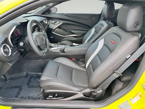 Used 2020 Chevrolet Camaro SS RWD image 10