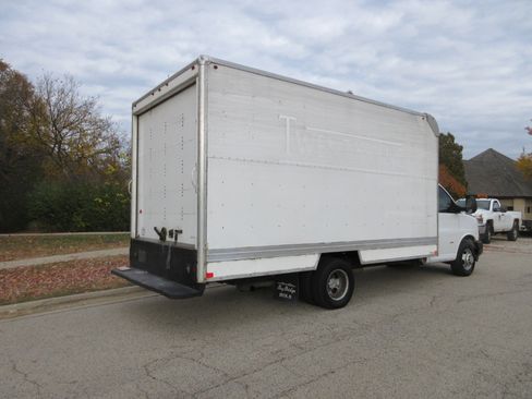 Used 2018 Chevrolet Express 3500 w/ Driver Convenience Package image 8