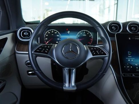 Used 2024 Mercedes-Benz GLC 300 4MATIC image 20