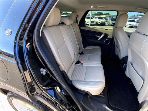 Used 2020 Land Rover Discovery Sport SE image 20
