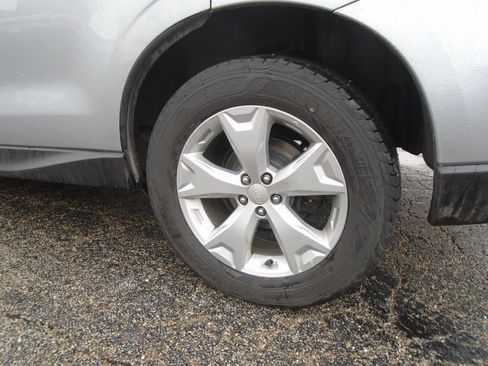 Used 2015 Subaru Forester 2.5i Limited image 9