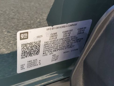 Used 2025 Chevrolet Trax LT FWD image 33