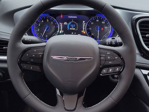 New 2026 Chrysler Pacifica Limited image 13