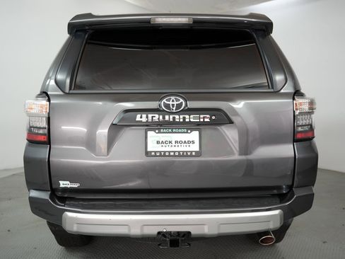 Used 2017 Toyota 4Runner TRD Off-Road AWD/4WD image 8