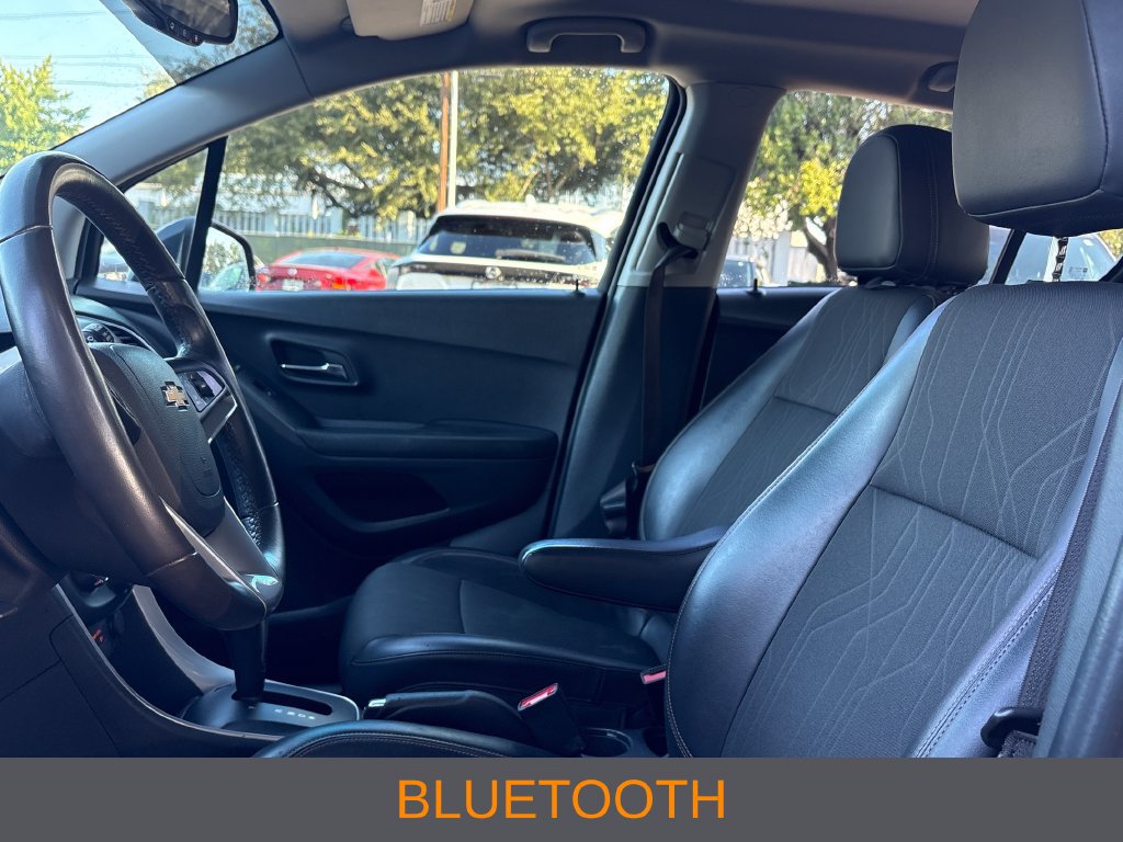 Used 2022 Chevrolet Trax LT w/ LT Convenience Package FWD image 4