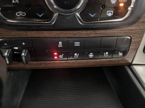 Used 2013 RAM 1500 Laramie w/ Convenience Group AWD/4WD image 42