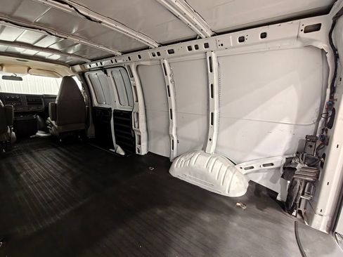 Used 2024 GMC Savana 3500 Extended RWD image 28