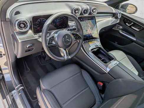 Used 2026 Mercedes-Benz GLC 300 image 2