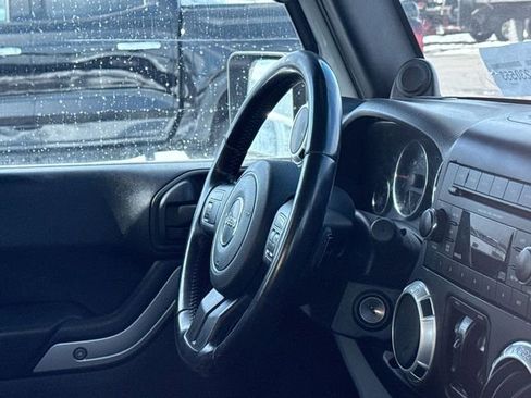 Used 2014 Jeep Wrangler Unlimited Sahara image 13