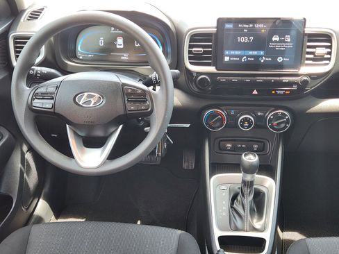 Used 2025 Hyundai Venue SE FWD image 30