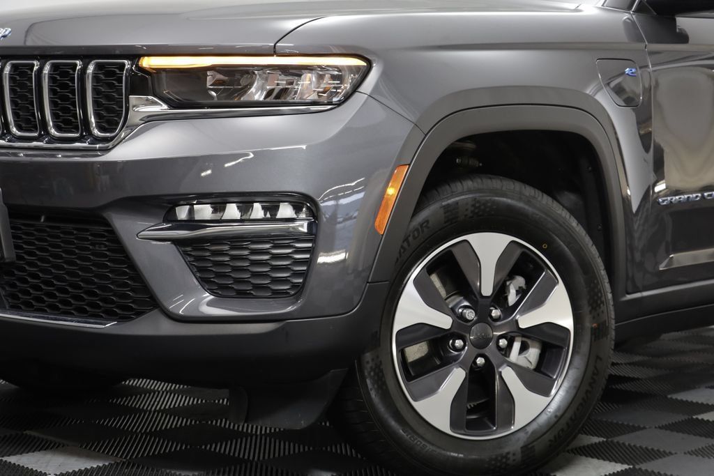 Used 2023 Jeep Grand Cherokee 4WD 4xe image 3