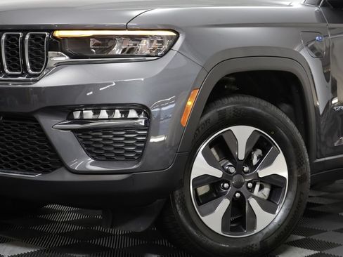 Used 2023 Jeep Grand Cherokee 4WD 4xe image 3