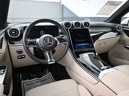 Used 2025 Mercedes-Benz GLC 300 4MATIC image 25