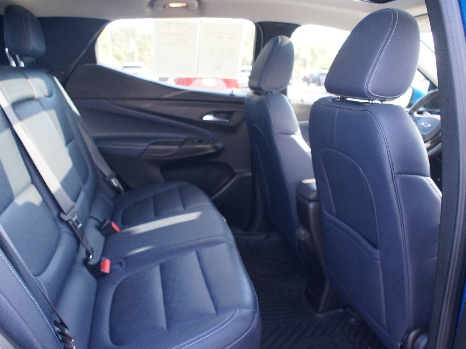 Used 2022 Chevrolet Bolt EUV Premier w/ Sun & Sound Package FWD image 21