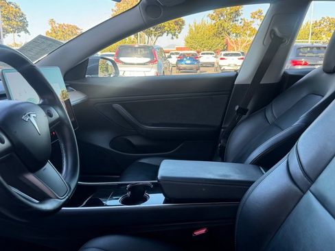 Used 2018 Tesla Model 3 Mid Range RWD image 12