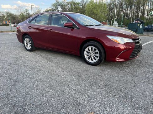 Used 2016 Toyota Camry LE image 4