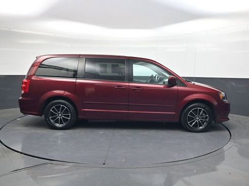 Used 2017 Dodge Grand Caravan GT image 3
