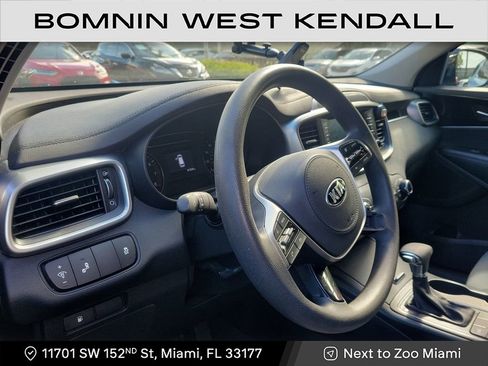 Used 2019 Kia Sorento LX image 10