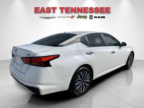Used 2024 Nissan Altima 2.5 SV image 3