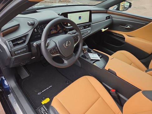 New 2025 Lexus ES 350 w/ Premium Package image 8