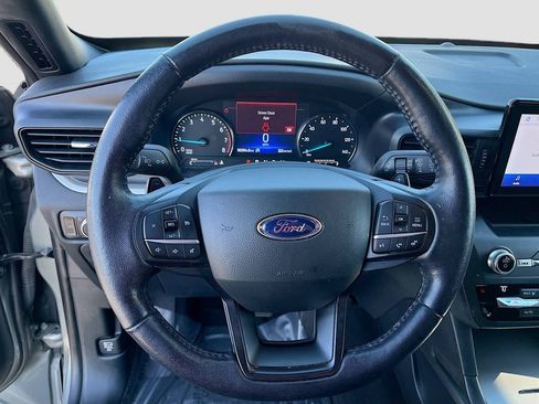 Used 2020 Ford Explorer XLT w/ Comfort Package AWD/4WD image 11