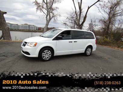 Used 2019 Dodge Grand Caravan SE w/ UConnect Hands-Free Group