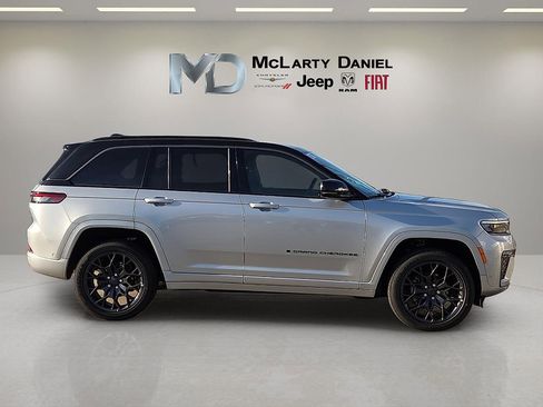 New 2026 Jeep Grand Cherokee Summit w/ Obsidian Package AWD/4WD image 6