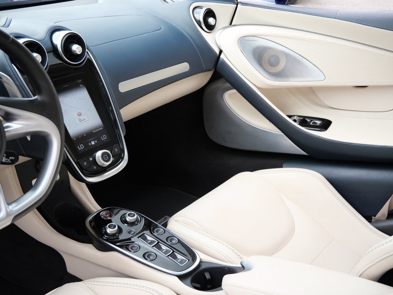 Used 2021 McLaren GT RWD image 16