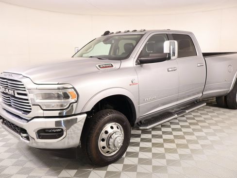 Used 2022 RAM 3500 Laramie AWD/4WD image 11