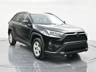 Used 2020 Toyota RAV4 XLE video 1