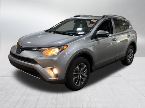 Used 2017 Toyota RAV4 XLE AWD/4WD image 3