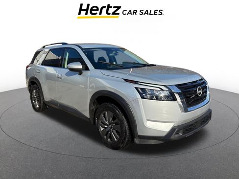 Used 2025 Nissan Pathfinder SV image 1