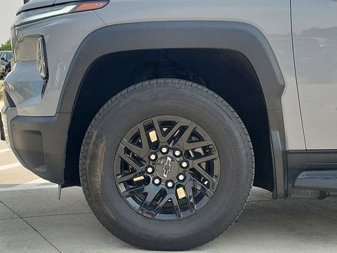 Used 2025 Chevrolet Silverado EV LT AWD/4WD image 38