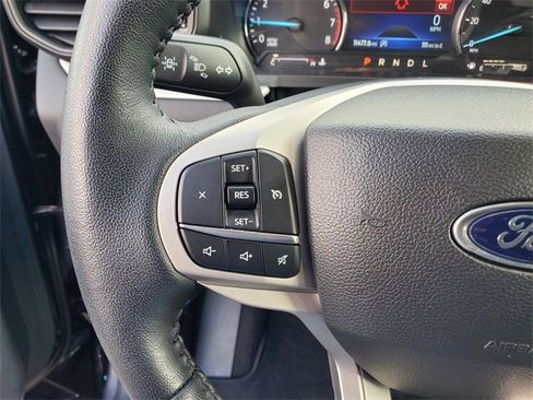 Used 2023 Ford Explorer XLT image 25
