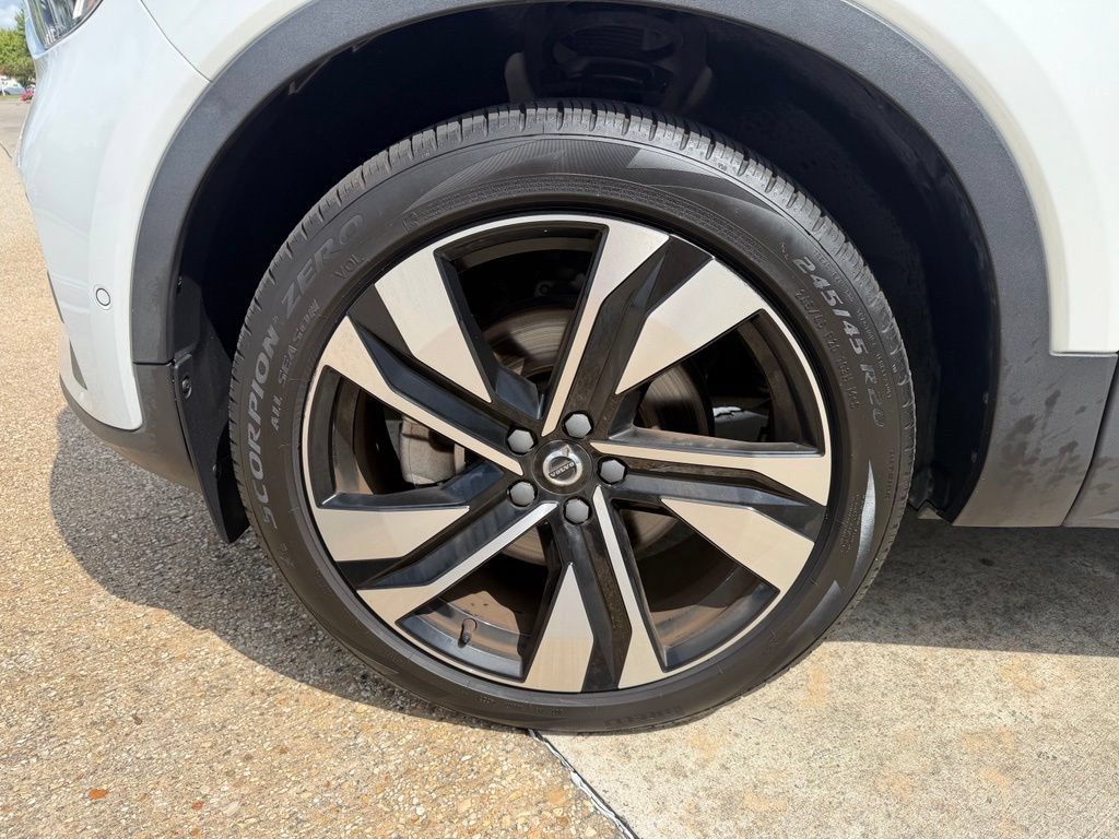 Used 2023 Volvo XC40 B5 Ultimate w/ Climate Package AWD/4WD image 9