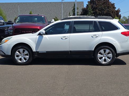 Used 2011 Subaru Outback 2.5i Limited w/ PWR Moonroof Pkg AWD/4WD image 7