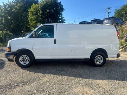 Used 2019 GMC Savana 2500 w/ Driver Convenience Package RWD image 3