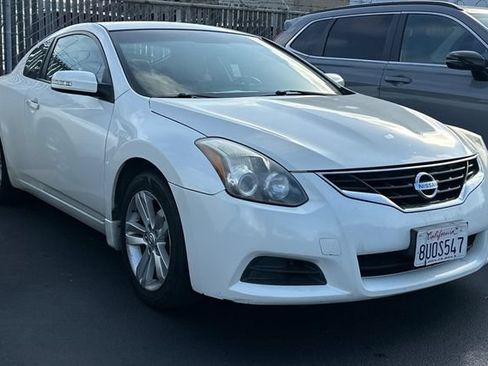 Used 2013 Nissan Altima 2.5 S w/ Premium Pkg FWD image 2
