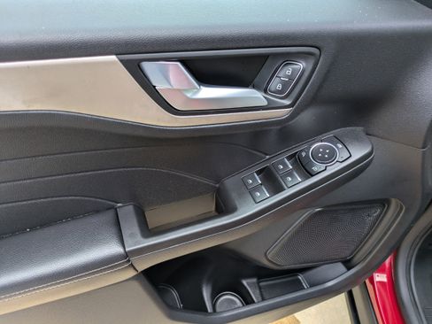 Used 2022 Ford Escape SEL image 9