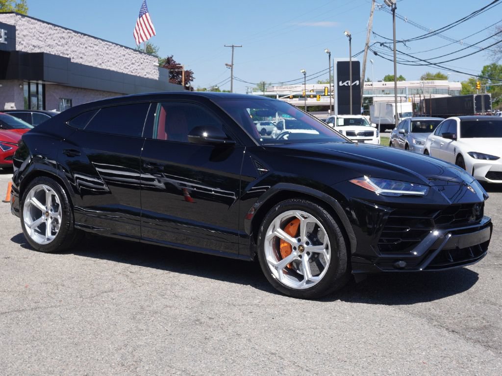 Used 2022 Lamborghini Urus AWD/4WD image 2