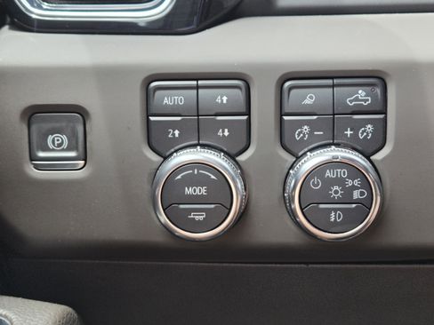 Used 2024 GMC Sierra 1500 Denali AWD/4WD image 22