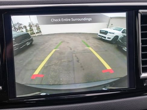 Used 2024 Chrysler Pacifica Touring-L image 23