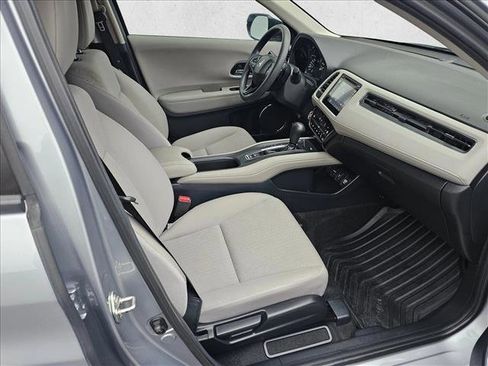 Used 2017 Honda HR-V EX image 10
