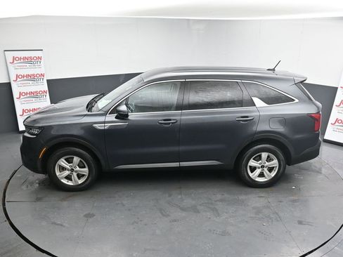 Used 2023 Kia Sorento LX image 13