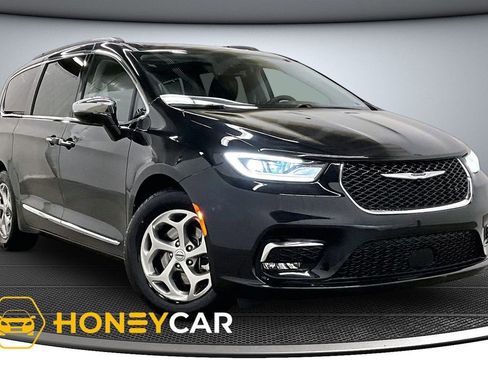 Used 2023 Chrysler Pacifica Limited image 1