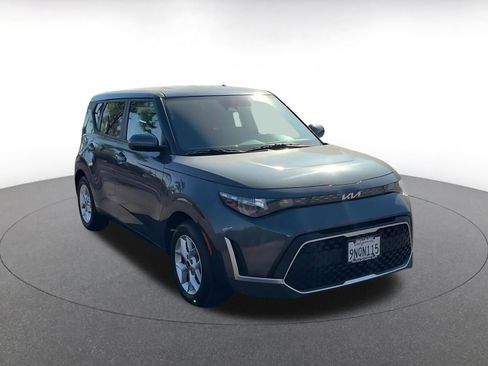 Used 2025 Kia Soul LX w/ LX Technology Package image 3