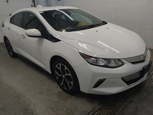 Used 2017 Chevrolet Volt Premier w/ Driver Confidence II Package FWD image 11